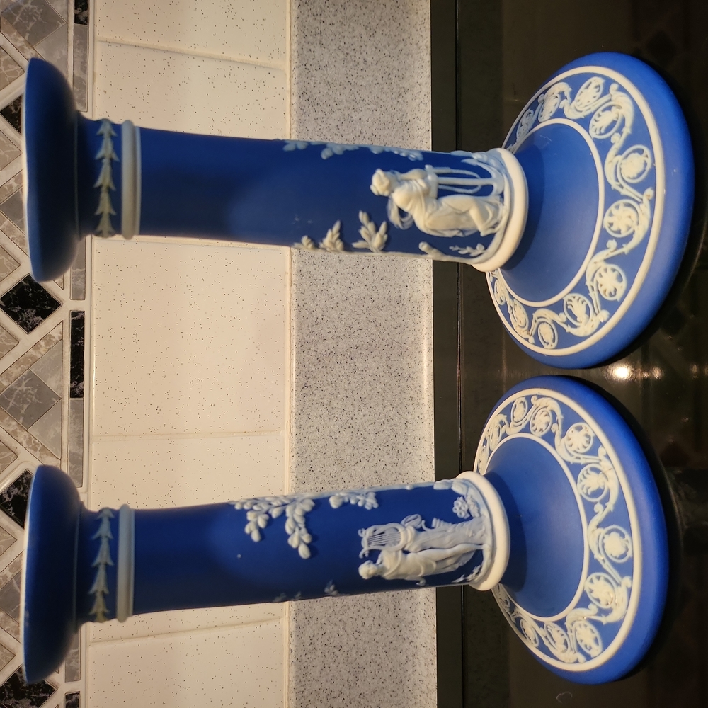Pair of Dark Blue Wedgwood Jasperware Candlesticks Candle Holders 7 3/4" - Picture 5 of 16